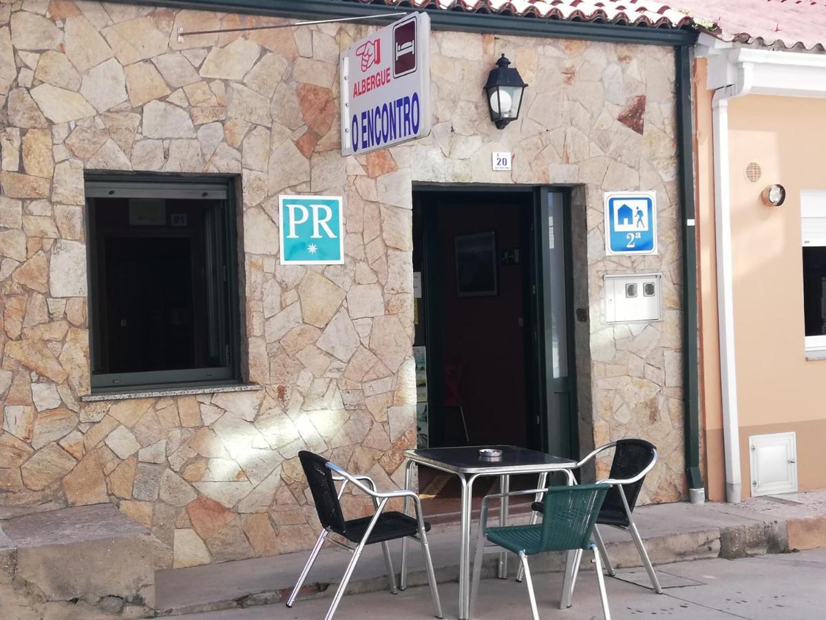 بيت شباب O Encontro فينيستيري المظهر الخارجي الصورة